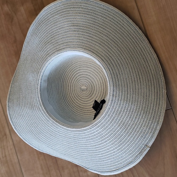 Like new white and sparkling silver wide brim hat - Picture 4 of 5